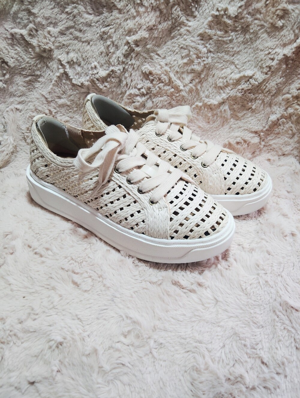 Charles David, Reason Fashion Woven Sneakers. Size 6.5